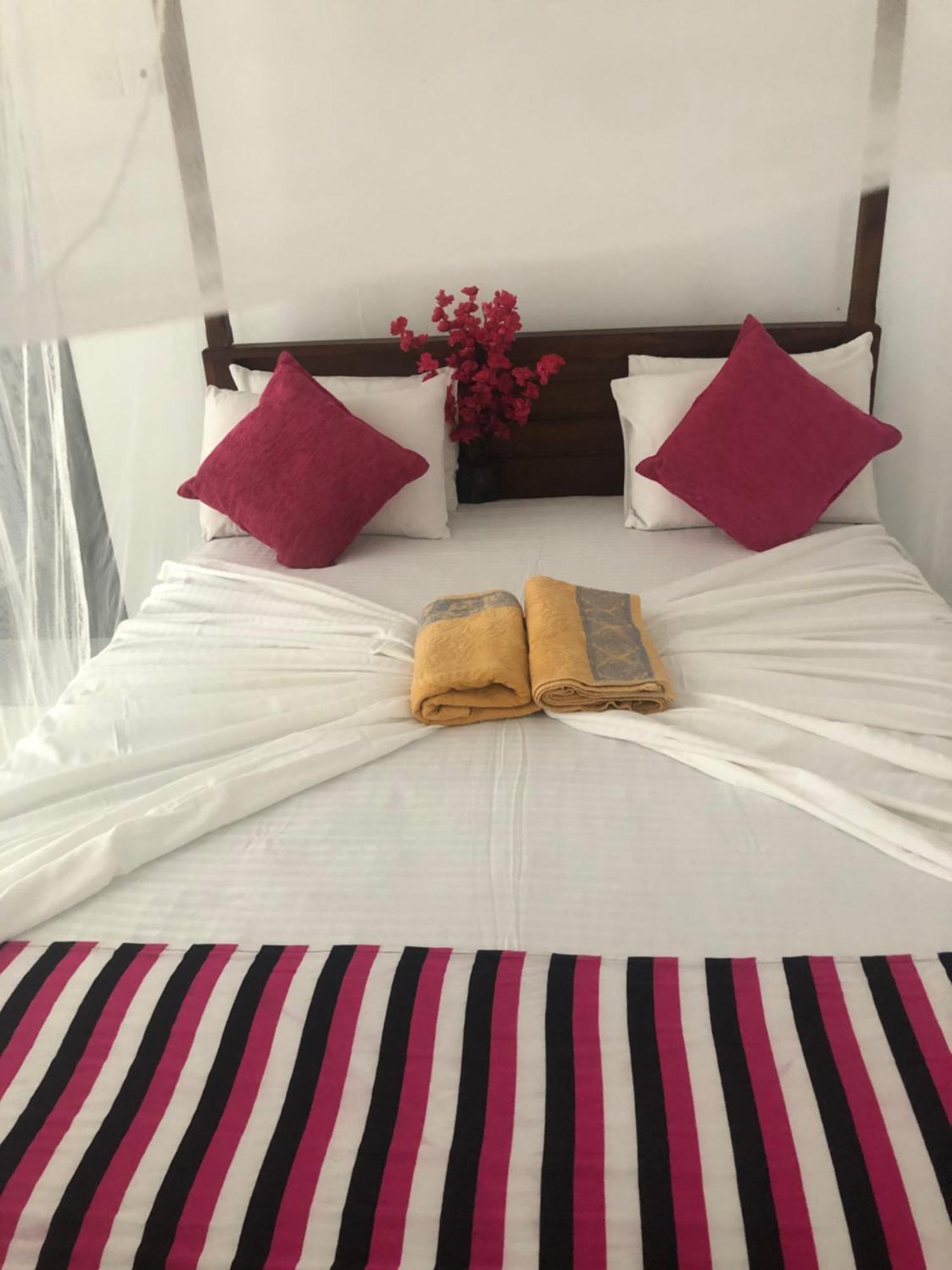 Hotel Hiriketiya New Radiant House Dickwella Zewnętrze zdjęcie